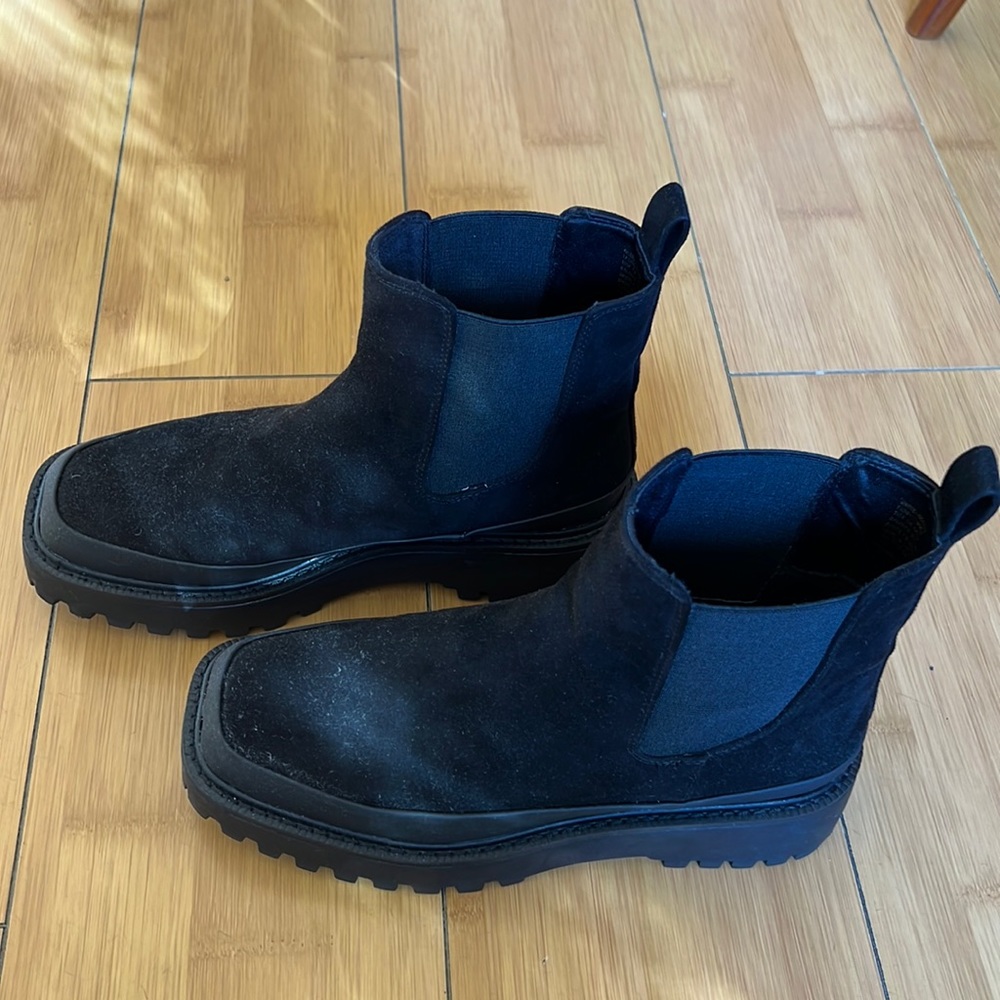 Women’s lug boots size 6.5 (fits like a 7)